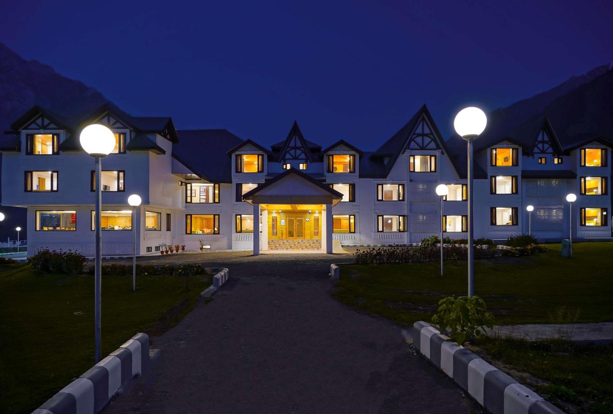 Country Inn Suites By Radisson Sonāmarg Esterno foto