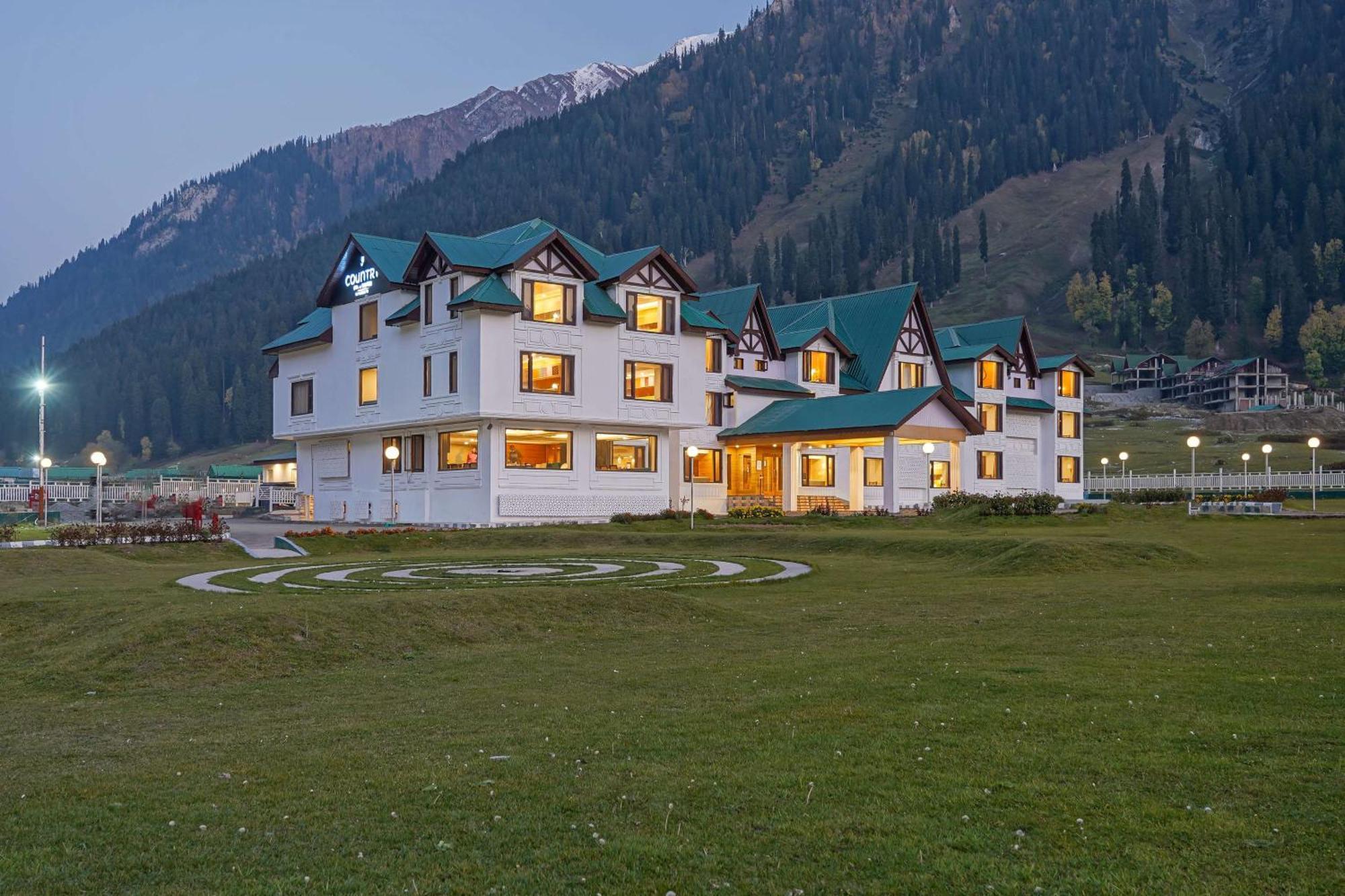 Country Inn Suites By Radisson Sonāmarg Esterno foto