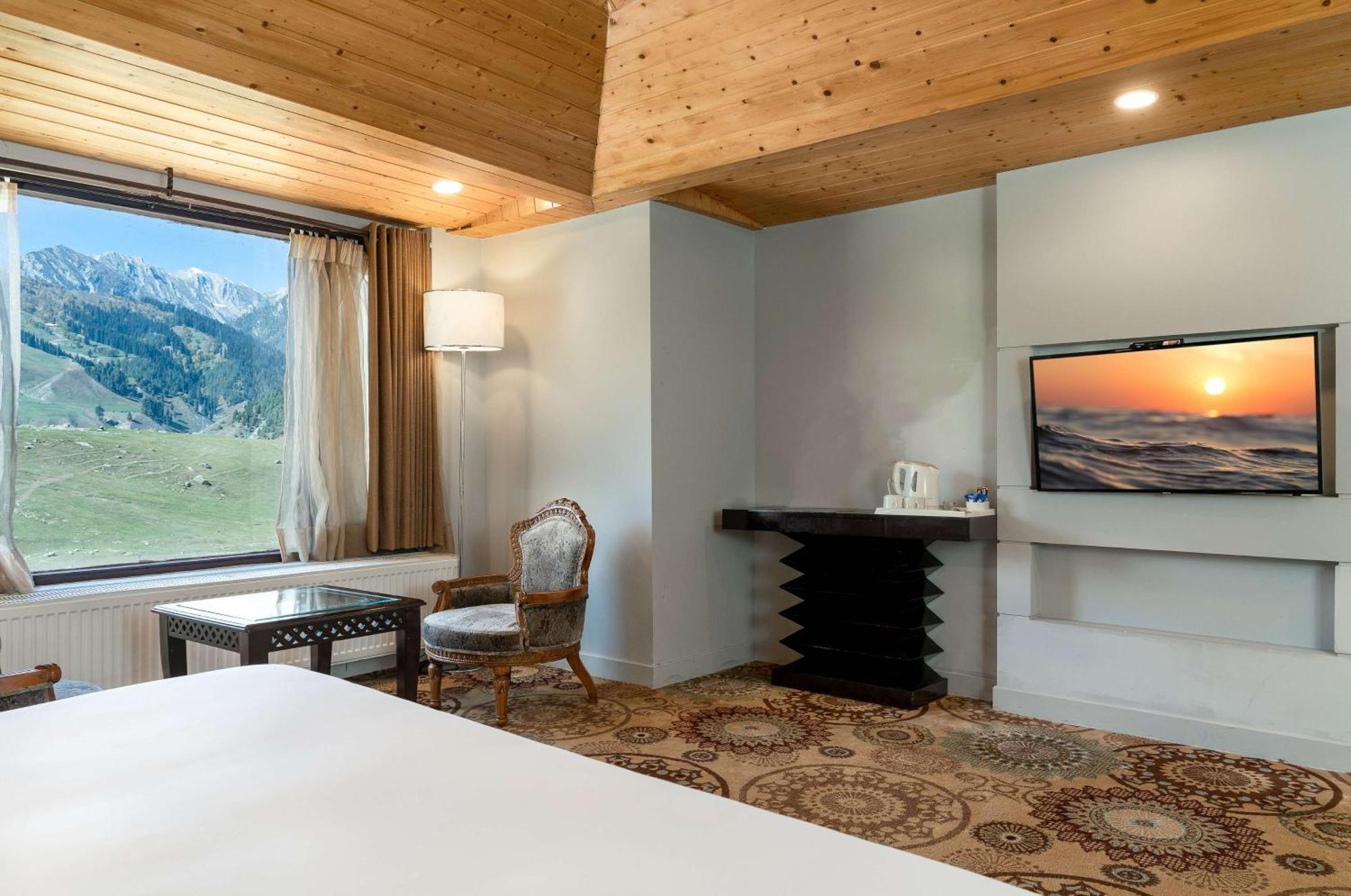 Country Inn Suites By Radisson Sonāmarg Esterno foto
