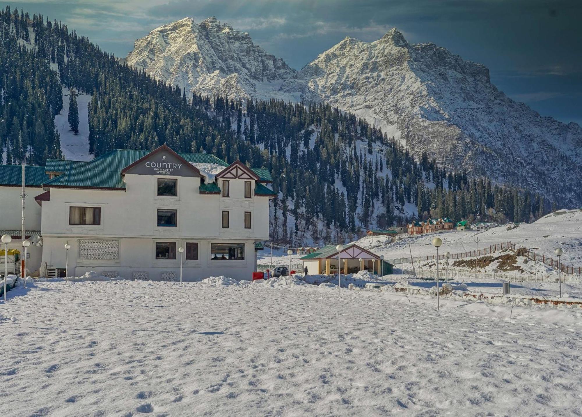 Country Inn Suites By Radisson Sonāmarg Esterno foto